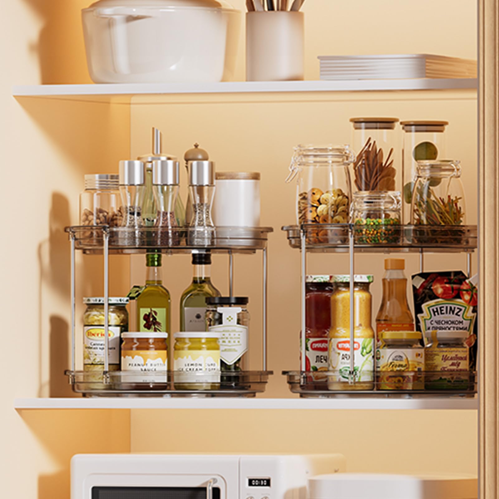 LAMU medicine cabinet arrangement for compact, orderly storage