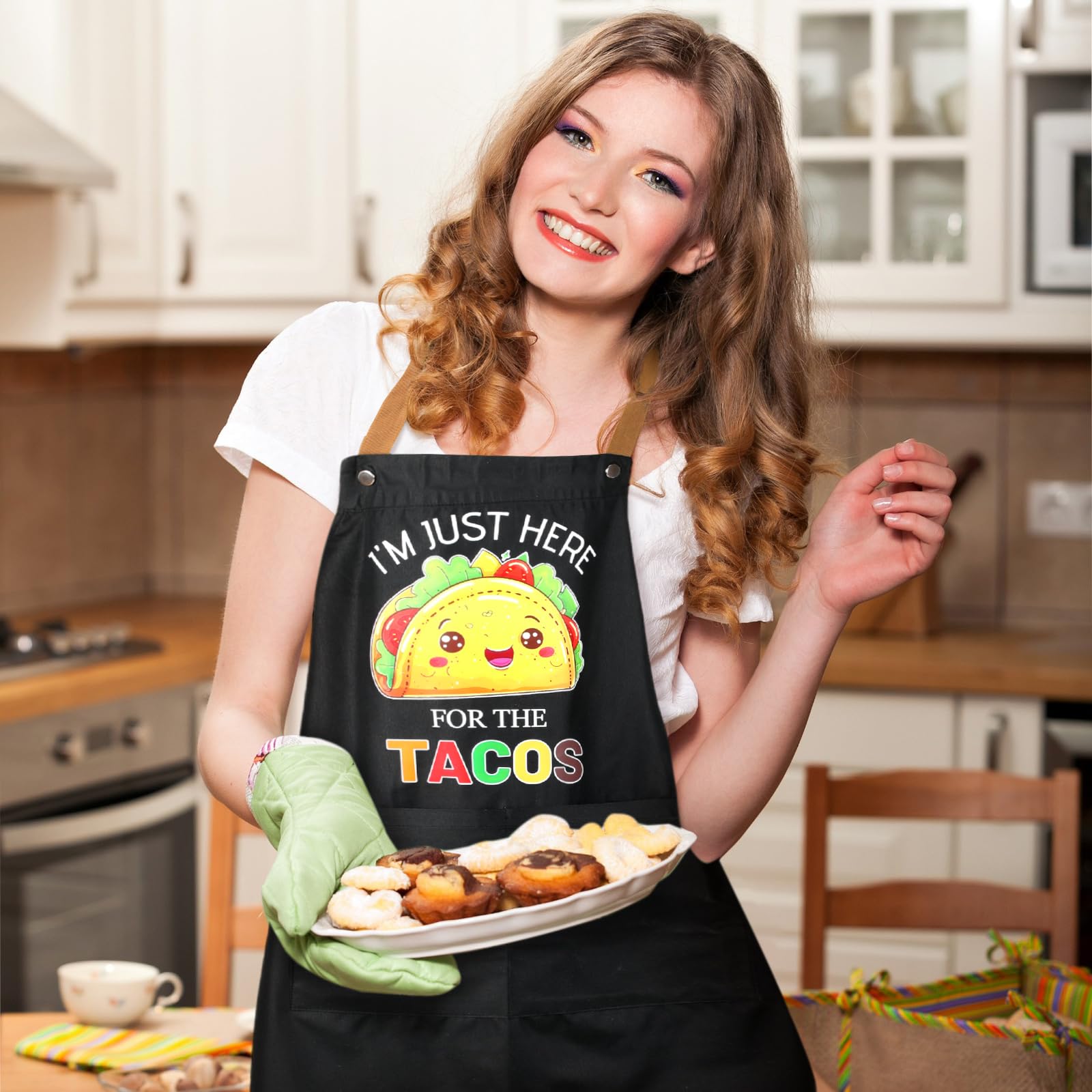 Langyiwee taco apron color-block design adds playful style to kitchen tasks.