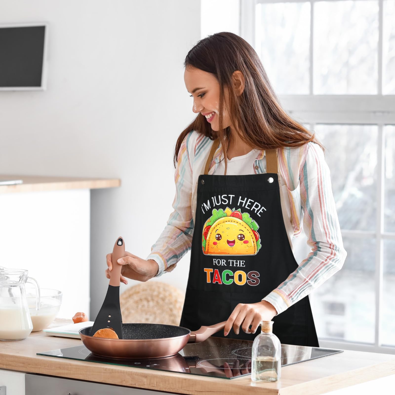 Langyiwee taco apron durable construction resists stains and splashes.