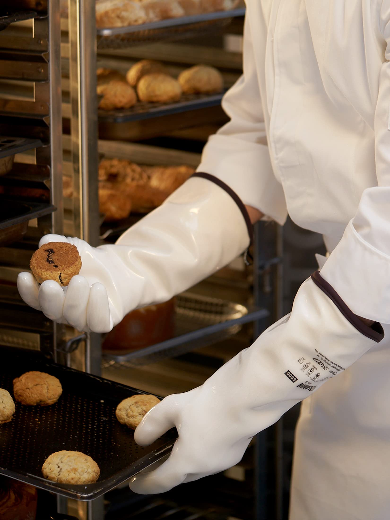 LANON Protection 15-inch oven gloves extended length protects forearms during broiling