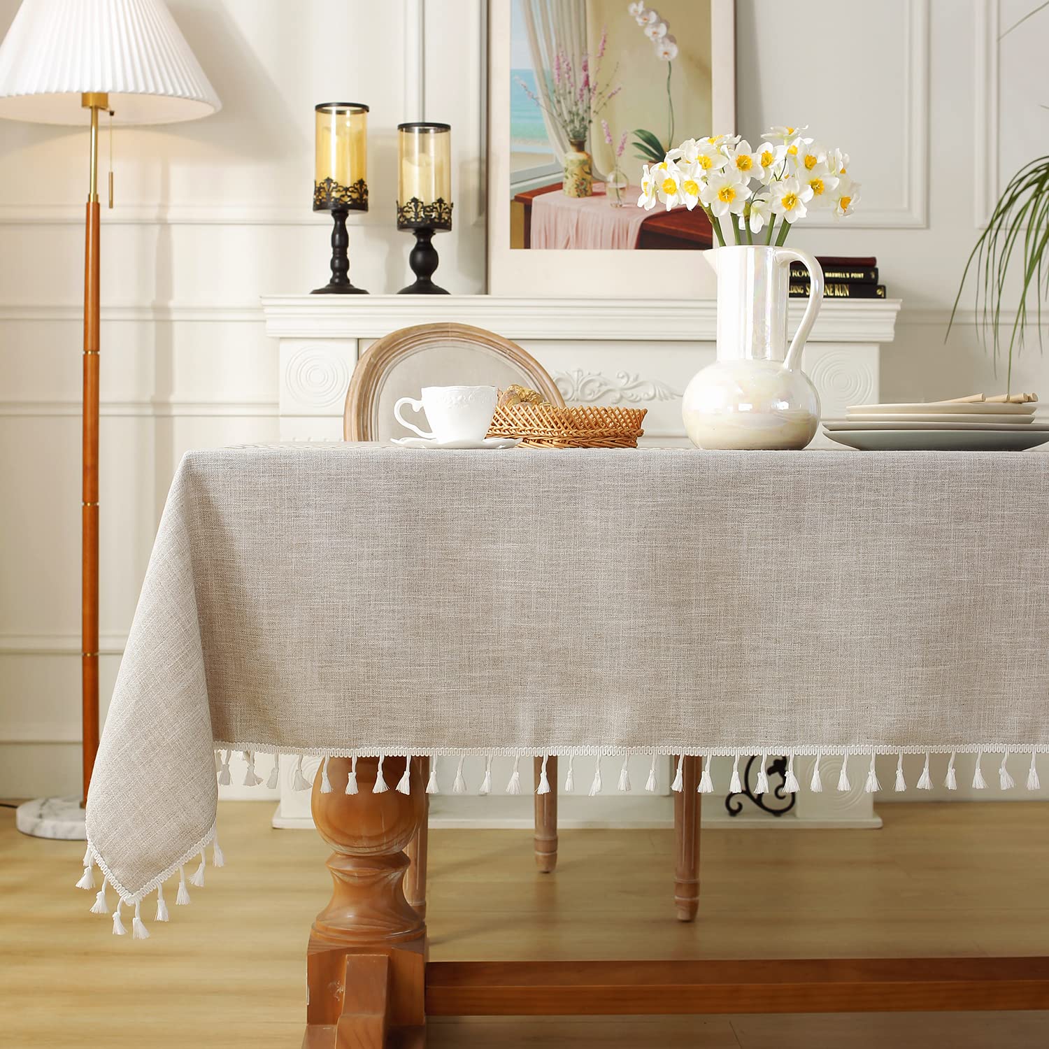 Laolitou easy-care machine-washable tablecloth.