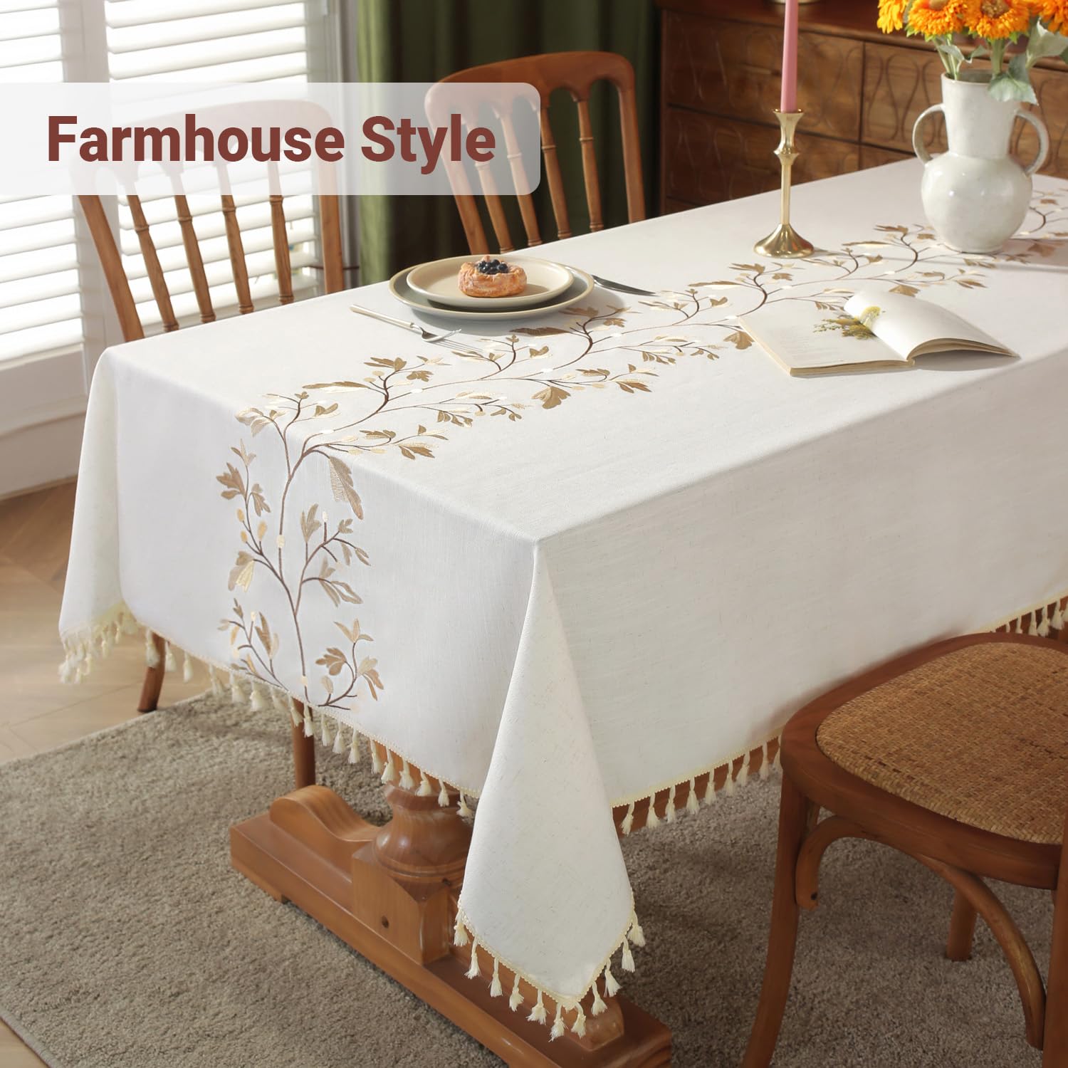 Laolitou tassel-edge embroidery adds elegant texture to table setups