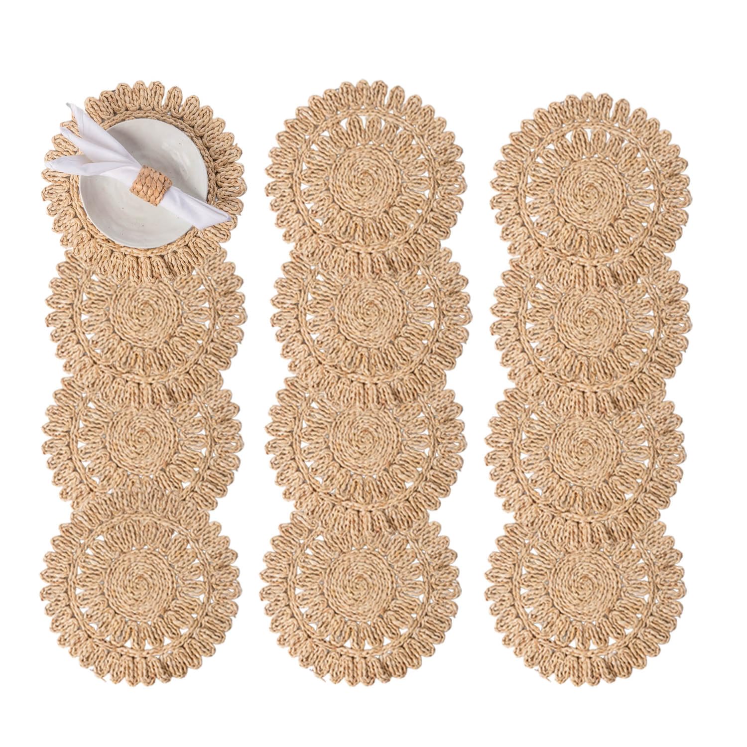 Laquedecraft 11.8 inch round placemat with natural corn husk texture and heat resistance.