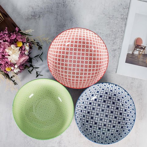 Lareina bowl for mixing greens without overflow