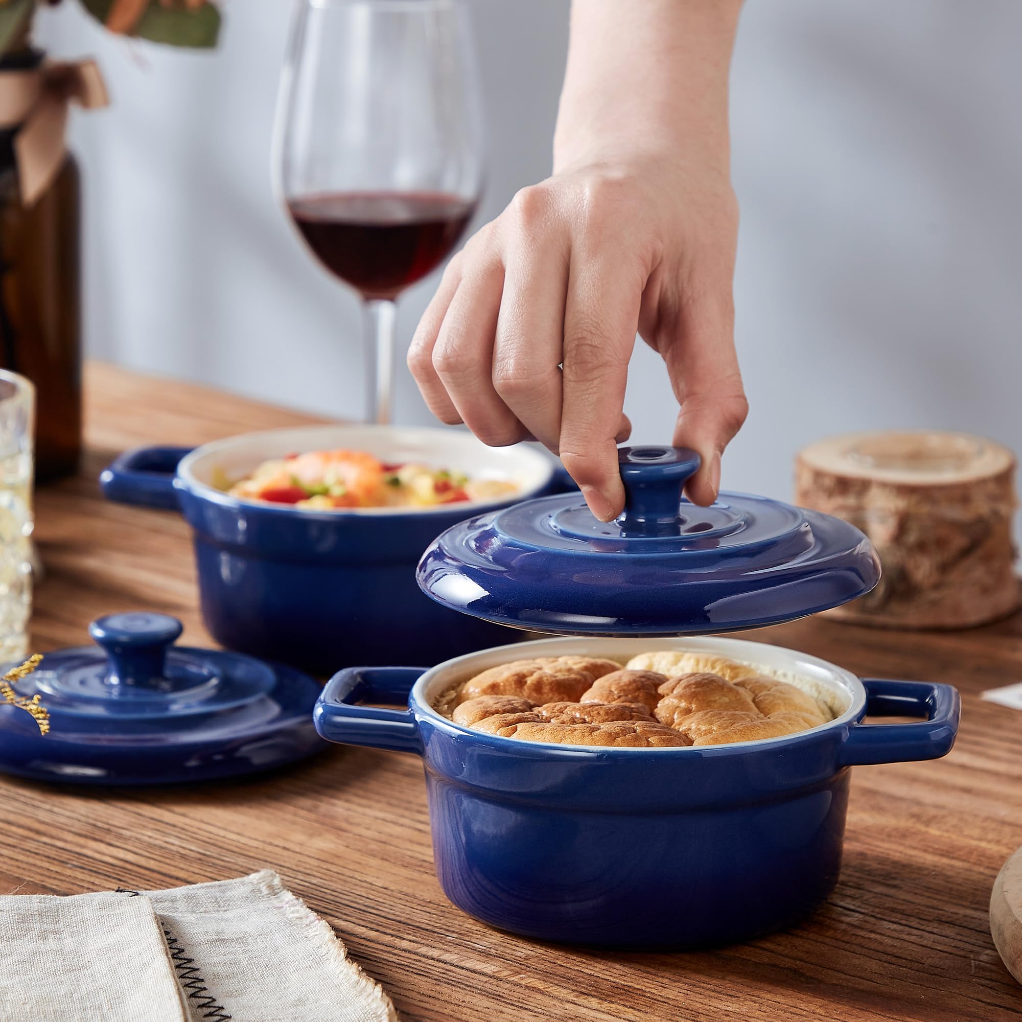 Lareina mini cocotte in blue ideal for storing leftovers with flavor.