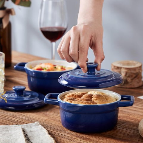Lareina mini cocotte in blue ideal for storing leftovers with flavor.