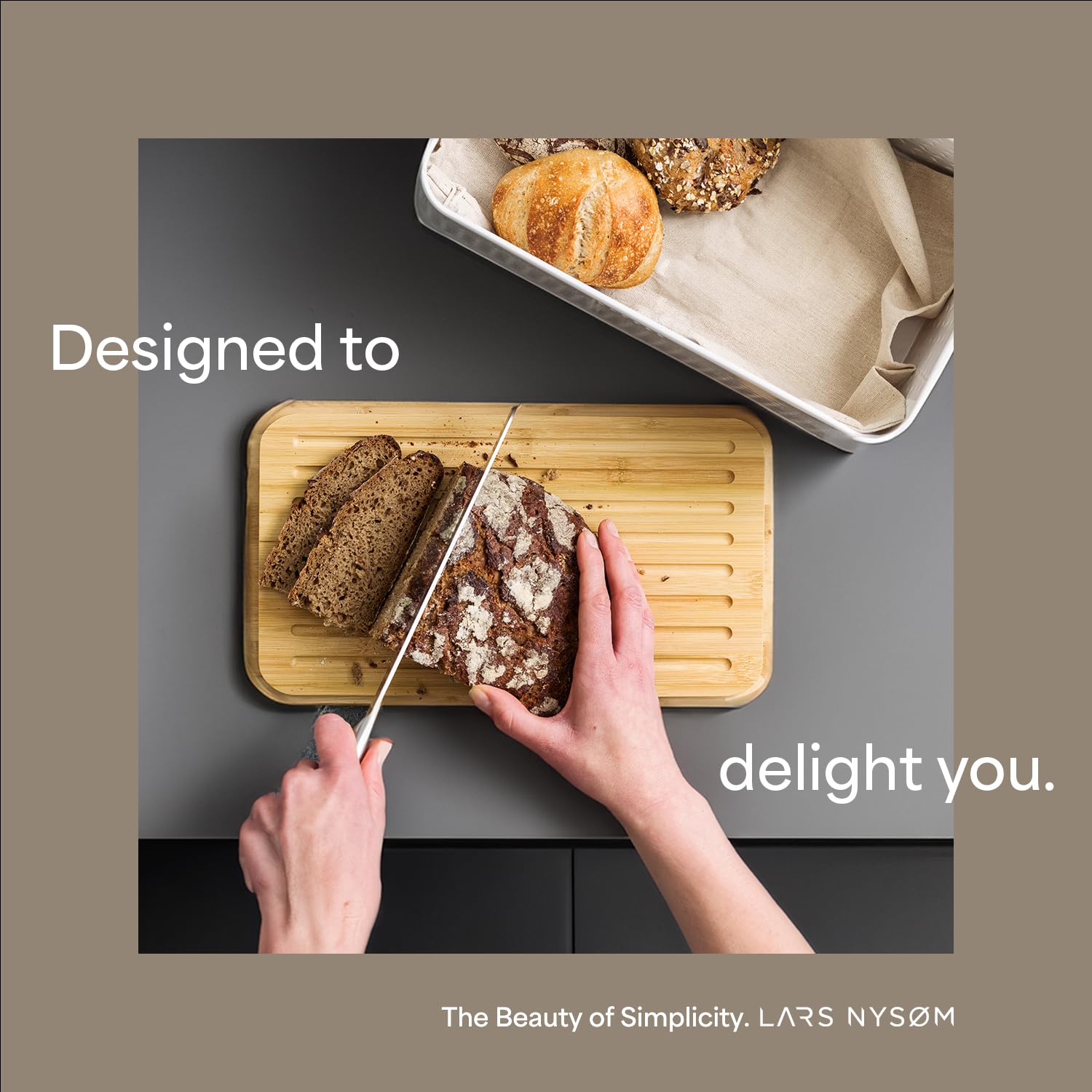 LARS NYSØM linen bag keeps bread pastries fresh and organized.