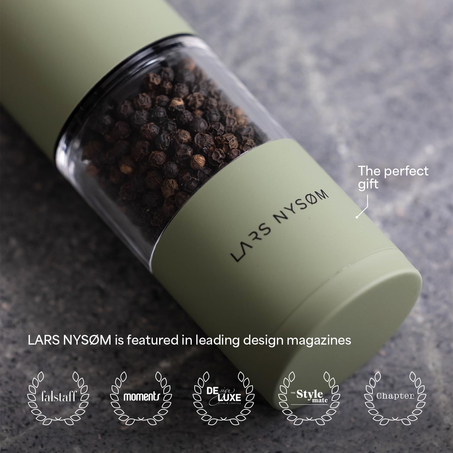 LARS NYSØM Sjæl design-focused shaker is perfect for everyday seasoning.
