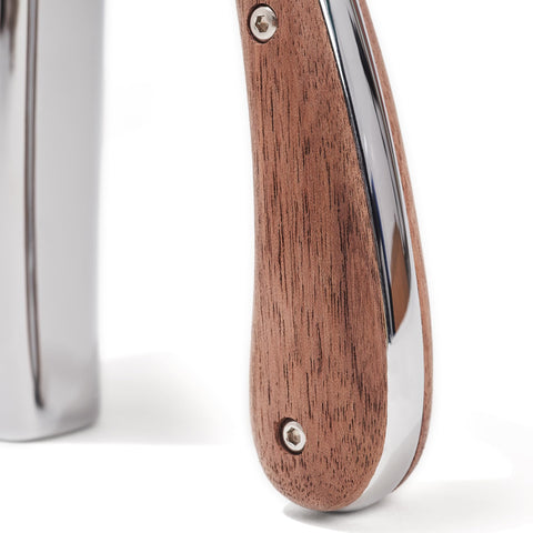 L'Atelier du Vin Oeno Motion integrated foil cutter for clean prep.