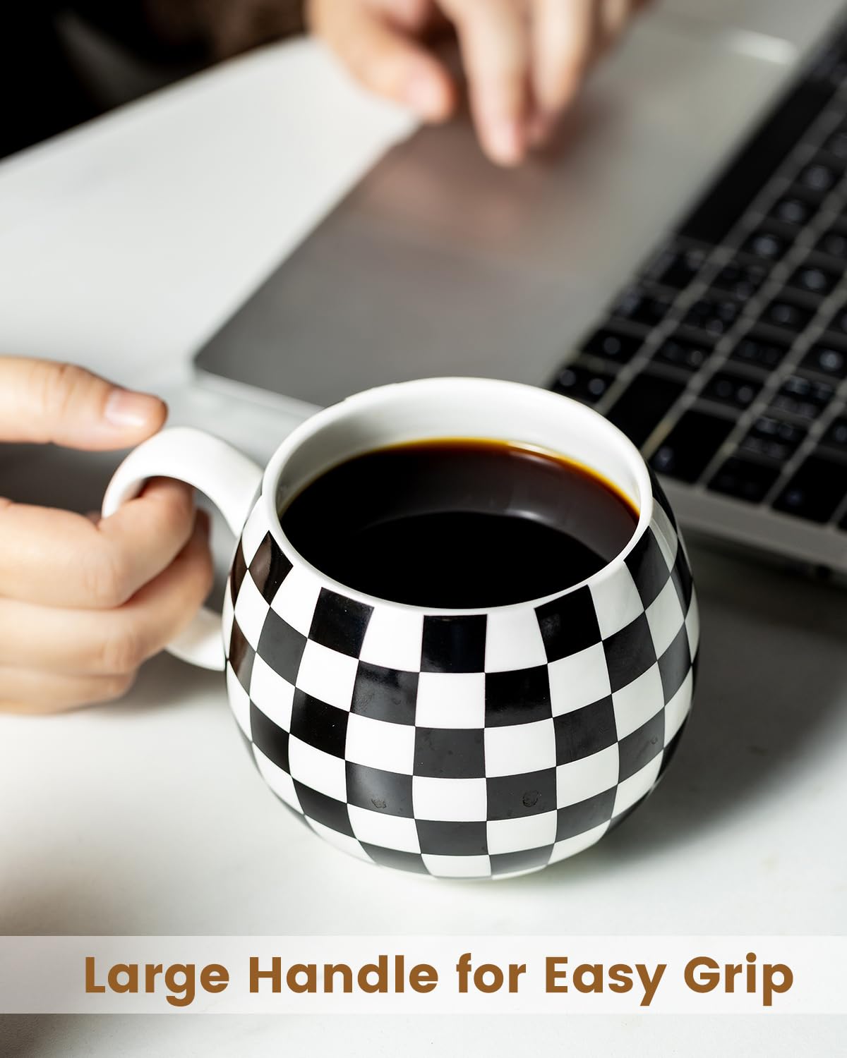Lauchuh mugs feature a smooth rim for pleasant drinking.