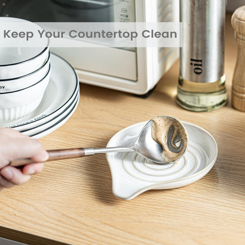 Compact and stackable LAUCHUH design keeps counters clear near the stove.