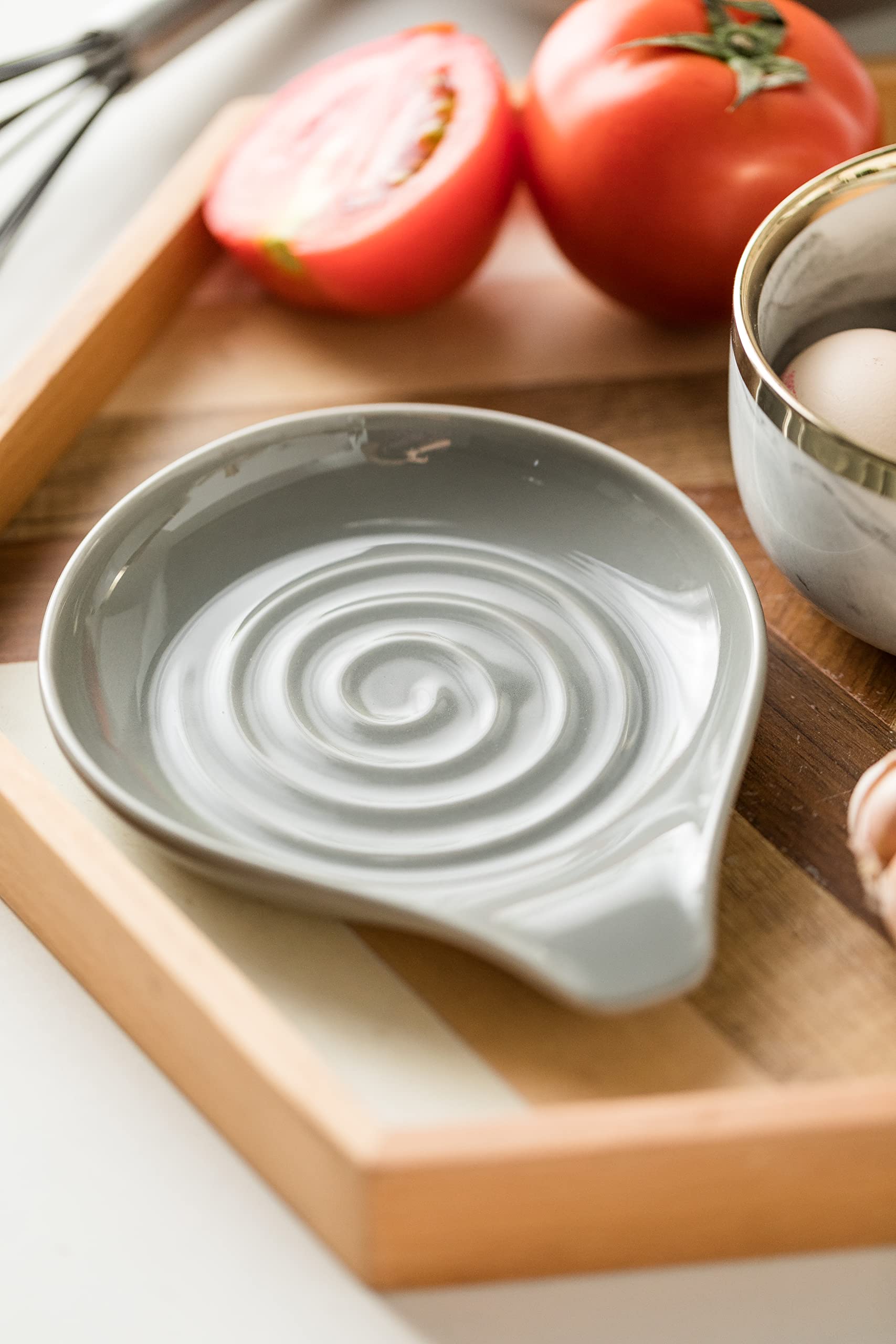 LAUCHUH grey finish spoon rest complements Christmas and farmhouse decor.