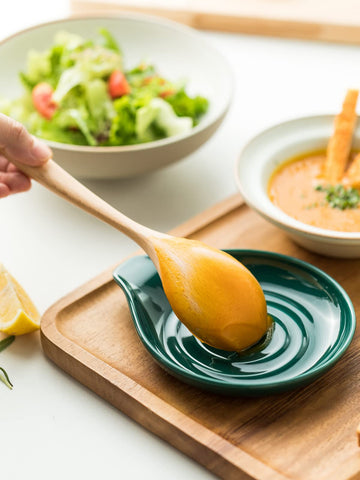 LAUCHUH spoon rest sits on kitchen countertop, organizing spoons, spatulas, and tongs.