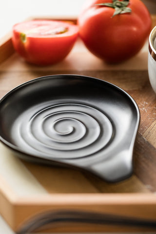 LAUCHUH spoon rest supports multiple utensils and doubles as compact kitchen decor.