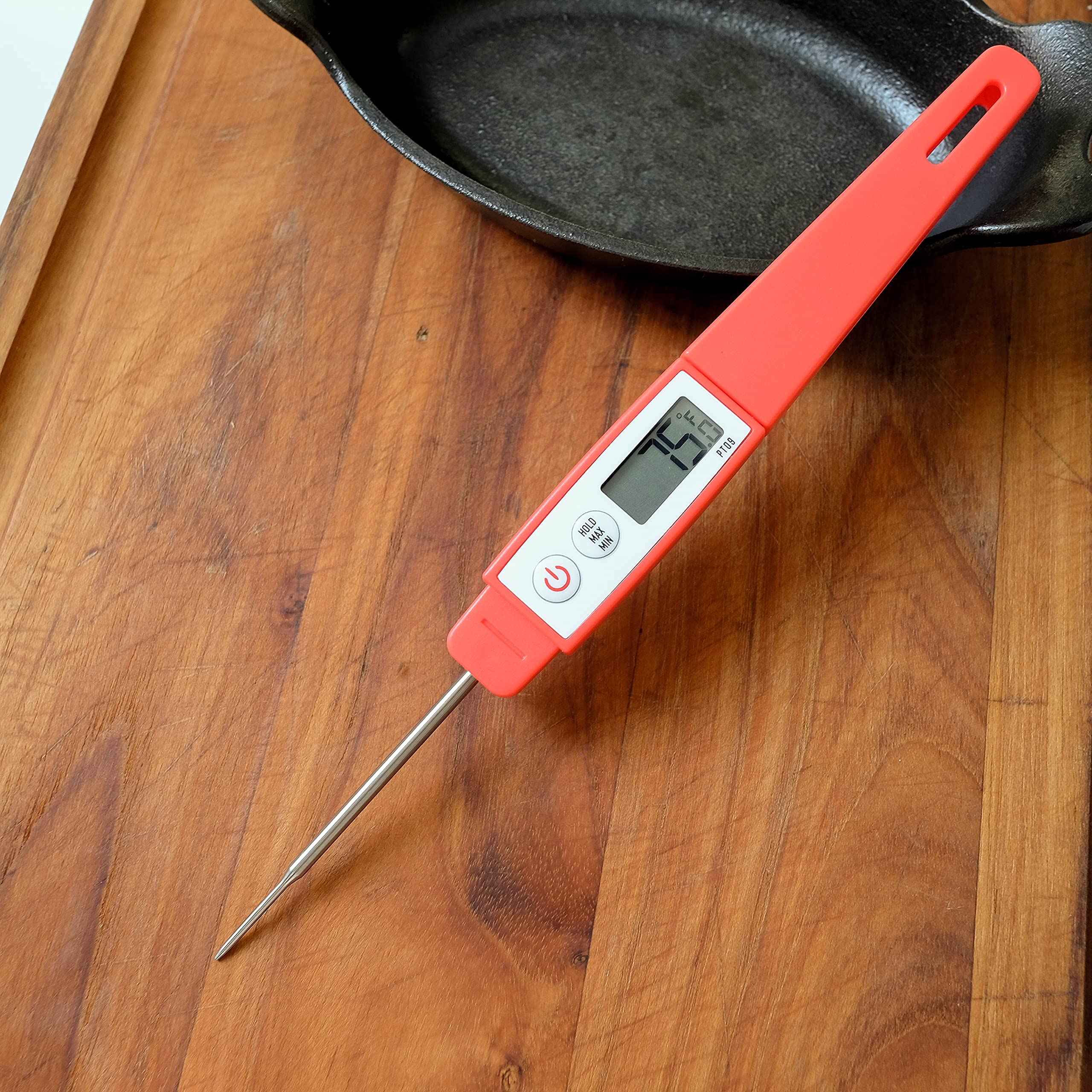 Lavatools PT09 measuring oil temperature for frying.
