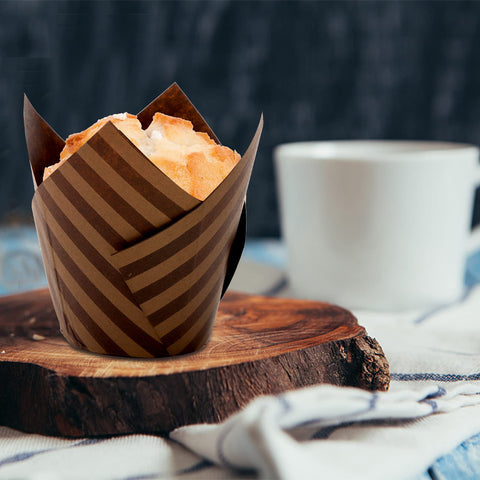 Lawei white-gold pattern liners add luxury to cupcakes.