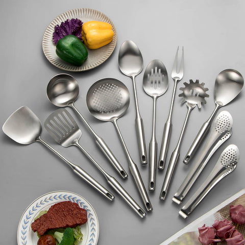 Lazycorner soup ladle in stainless steel with ergonomic grip for smooth scooping