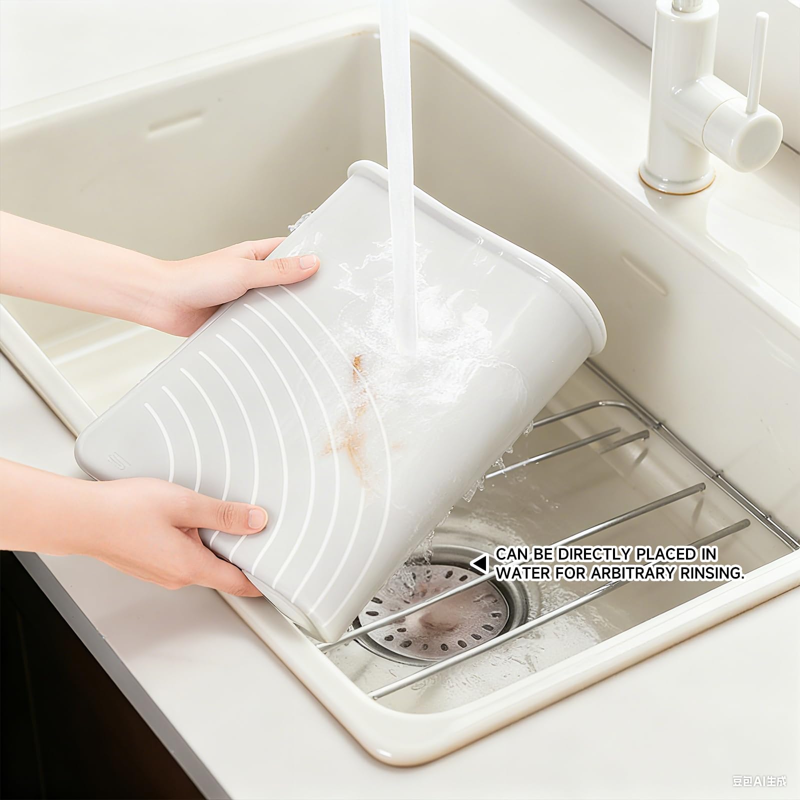 LCOCWMY silicone baking mat anti-slip base keeps it flat during use.