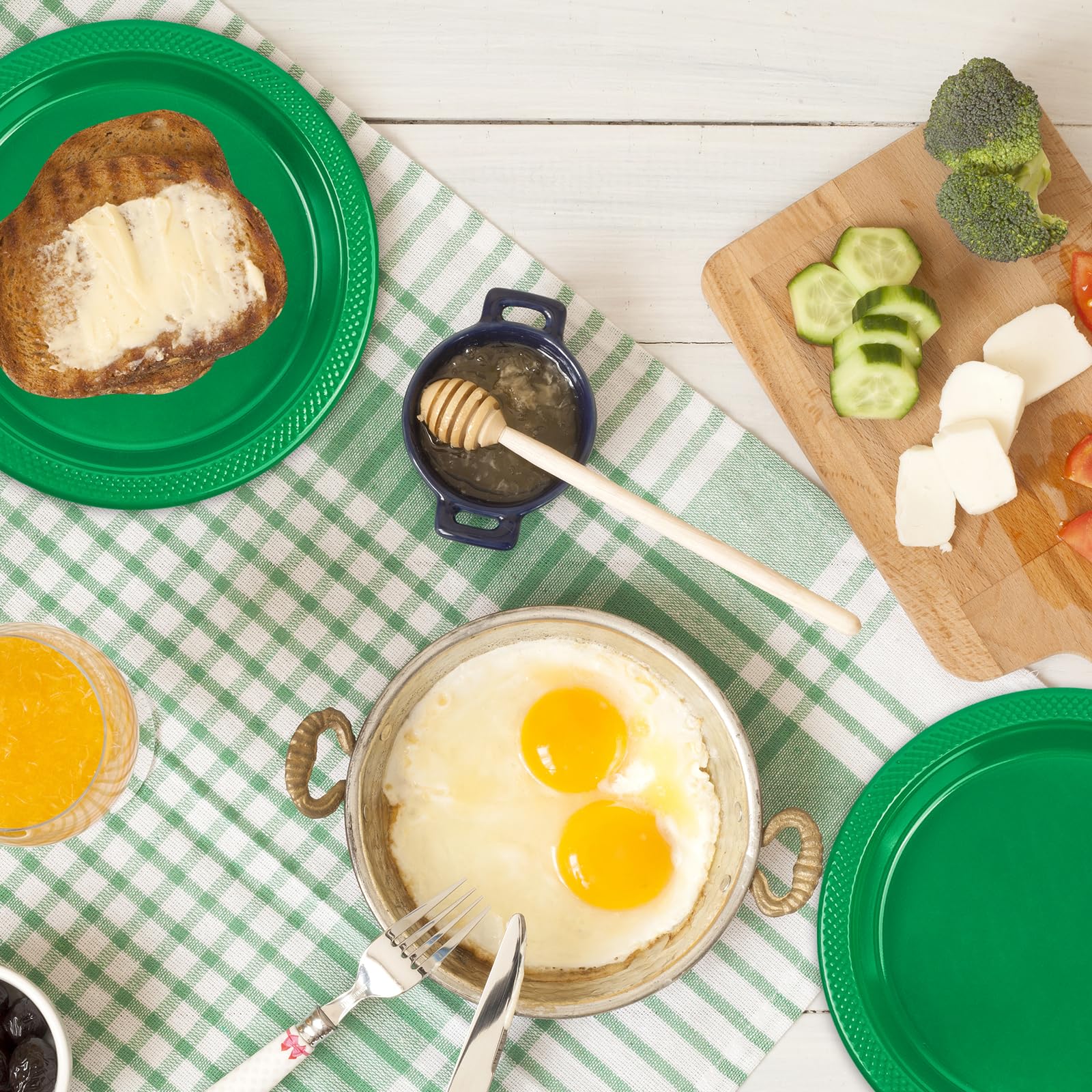 LDFDRT easy-cleanup green party plates save hosting time.