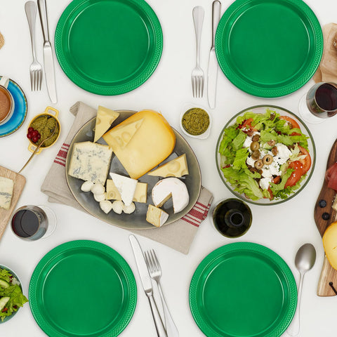 LDFDRT green dessert plates elevate cake and treats at events.