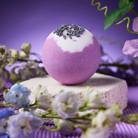 LE CADEAU lavender bath bomb - fizzing spa moment at home