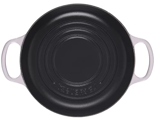 Le Creuset bread oven Shallot ridges promote even browning