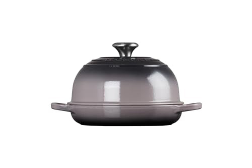 Le Creuset Bread Oven bears the signature three rings on the baked loaf