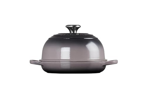 Le Creuset Bread Oven bears the signature three rings on the baked loaf