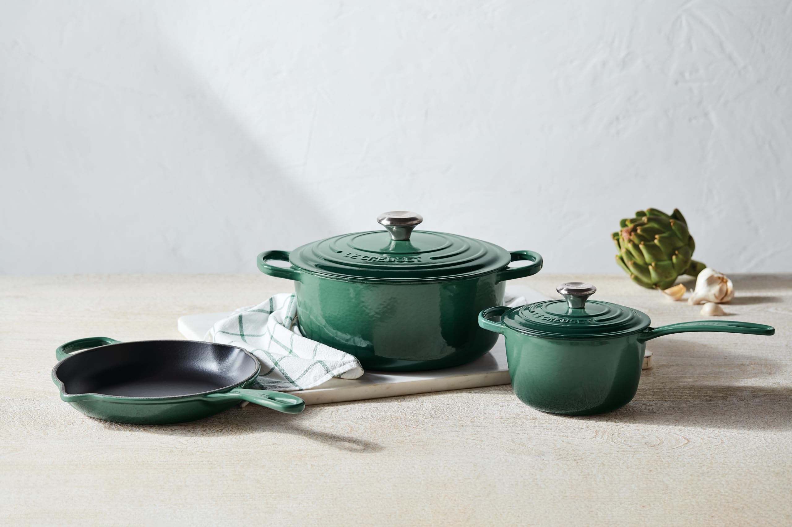 Le Creuset stainless steel knob stays safe at high oven temperatures.