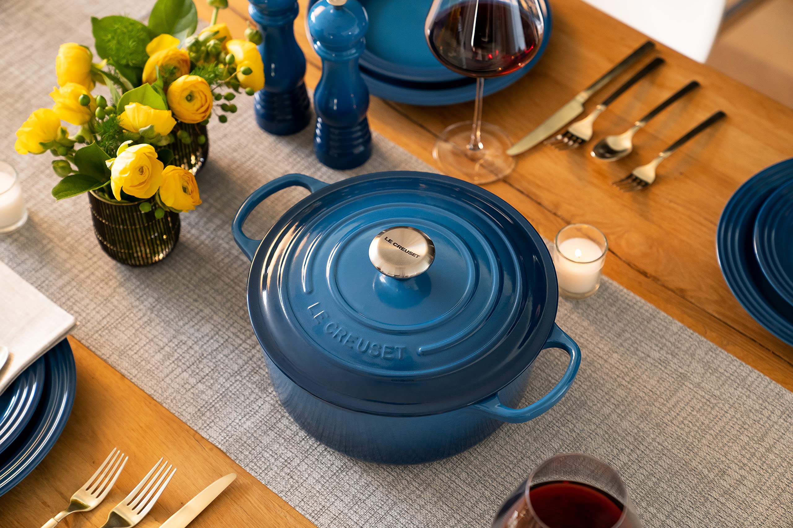 Le Creuset ergonomic knobs and handles ease lifting and transport.