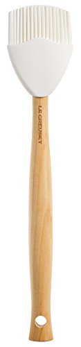 Le Creuset ergonomic handle offers secure grip during use.