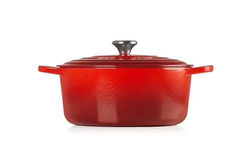 Ergonomic knobs and handles on the Le Creuset Dutch Oven for easy lifting