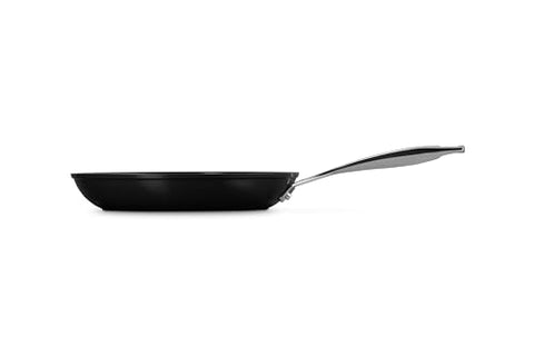 Le Creuset essential pan handle grip shows stay-cool design for comfortable cooking