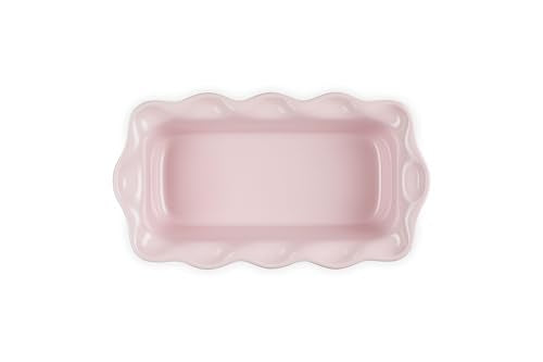 Heritage scalloped handles for easy lifting from oven to table