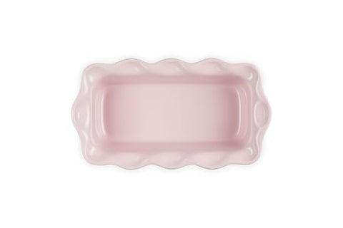 Heritage scalloped handles for easy lifting from oven to table