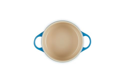 Le Creuset mini cocotte Marseille, glaze closeup, resists stains and flavor transfer