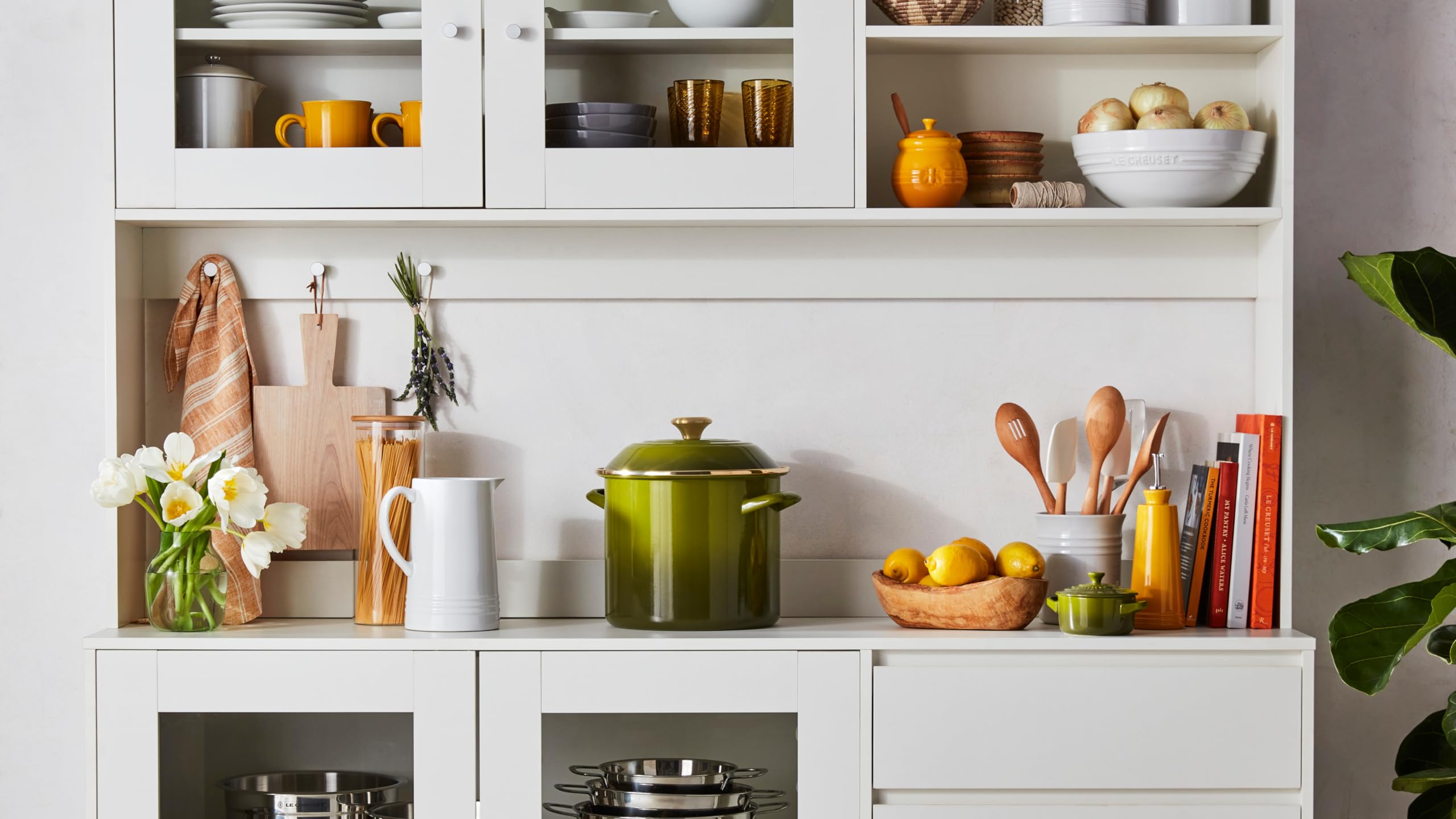 Le Creuset olive stockpot boiling water demonstrates quick heat for pasta