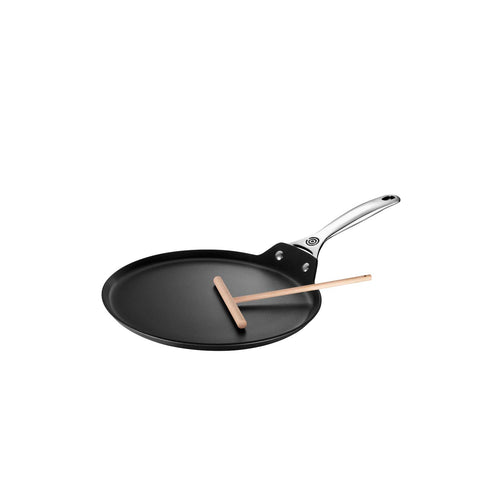 Le Creuset rateau crepe spreader included for even batter