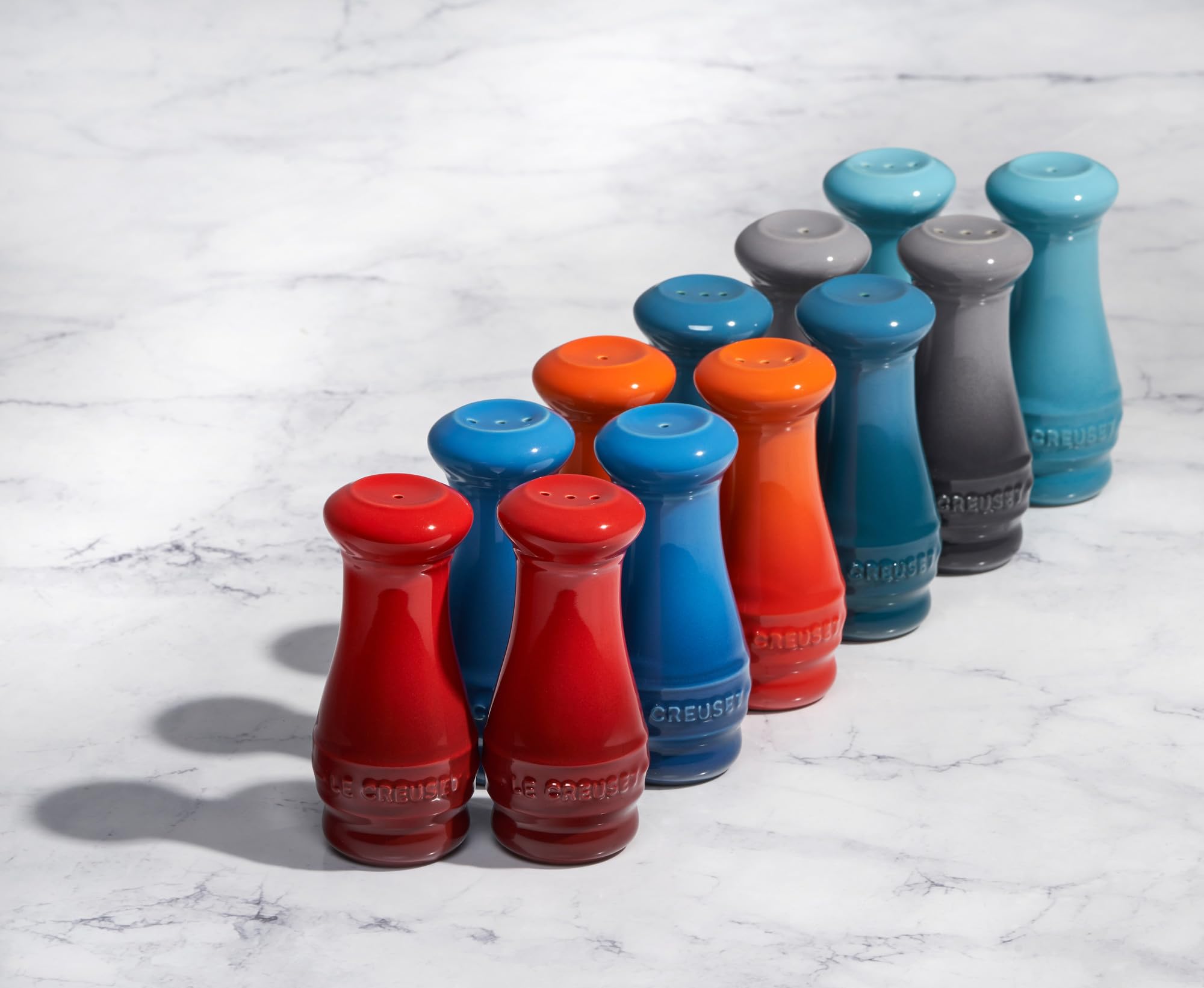 Le Creuset shakers Cerise, dimensions approx 3.3 x 5.5 x 5.3 in.