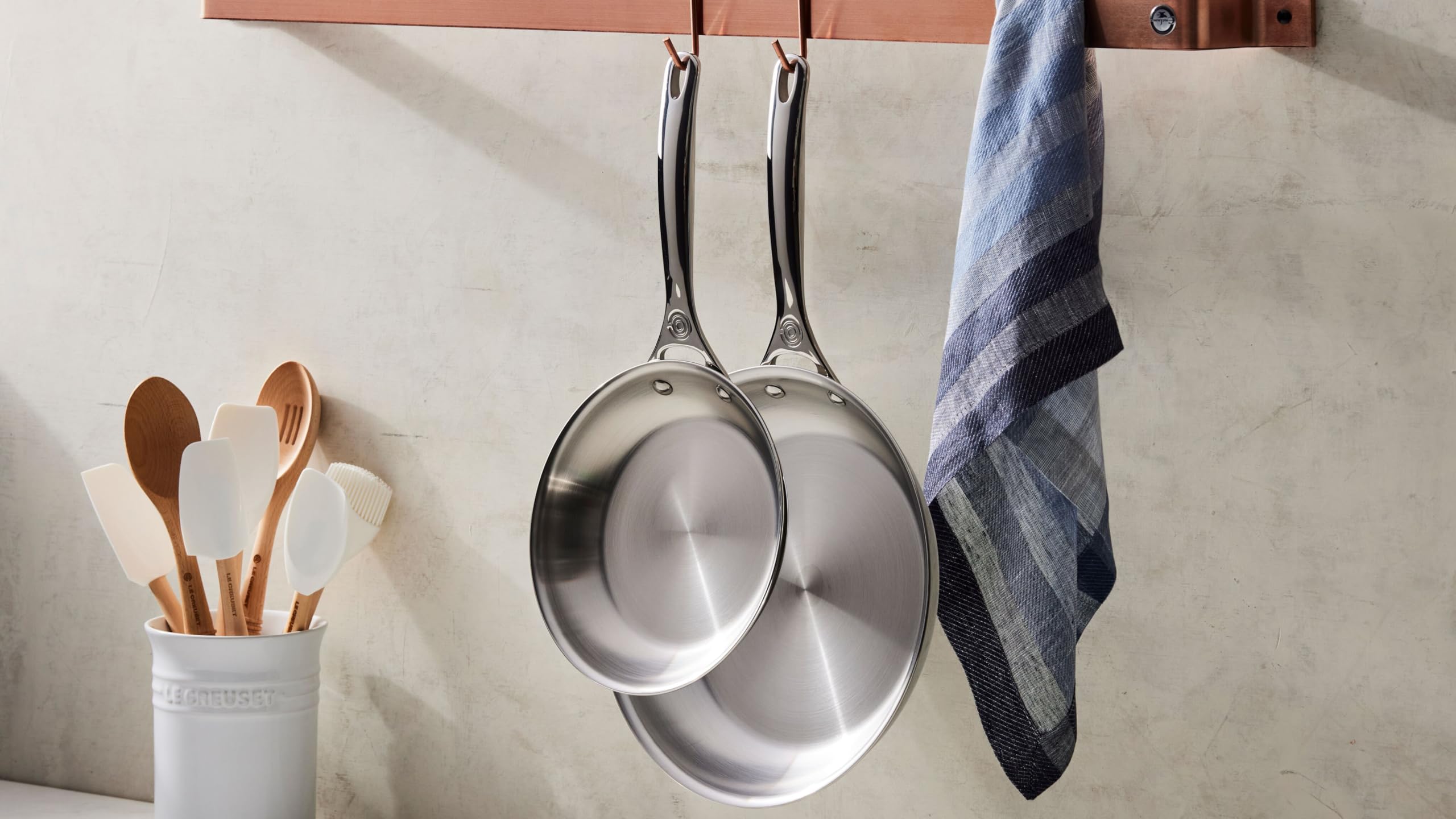 Le Creuset spatula edge enables strong scraping in pans.