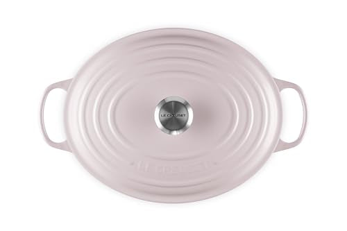 Le Creuset lid view showing a tight seal for moisture retention.