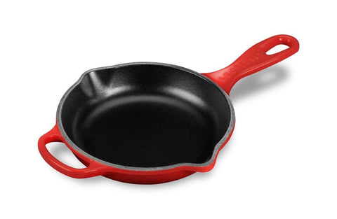 Le Creuset Signature skillet Cerise, durable enamel safe with metal utensils