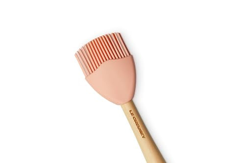 Le Creuset basting brush heat resistant up to 482°F for hot sauces and glazes.