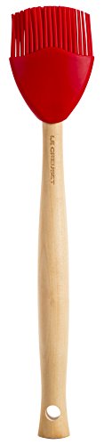 Le Creuset silicone craft spatula edge for thorough skillet scraping