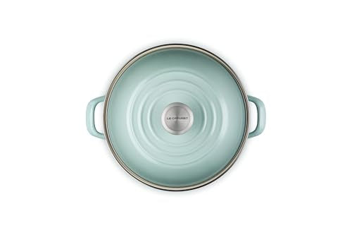 Le Creuset stockpot Sea Salt boils water fast for pasta.