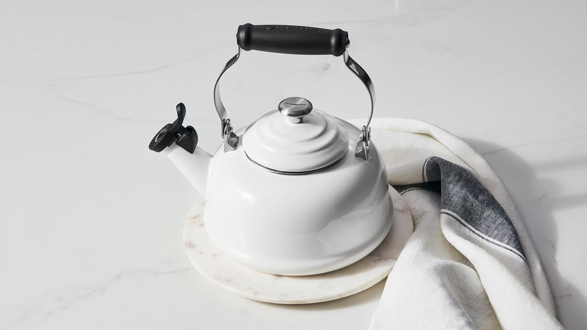 Le Creuset Marseille kettle pouring spout enables smooth pouring.