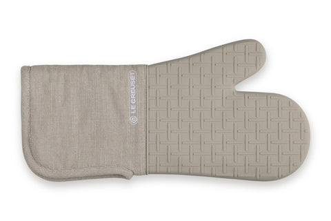 Le Creuset Textile Oven Mitt 15-inch sable, front view showing extended forearm coverage.
