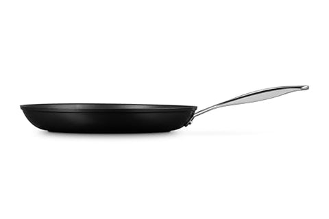 Le Creuset Toughened Nonstick PRO 12-inch handle-side view showcases comfortable grip and even distribution
