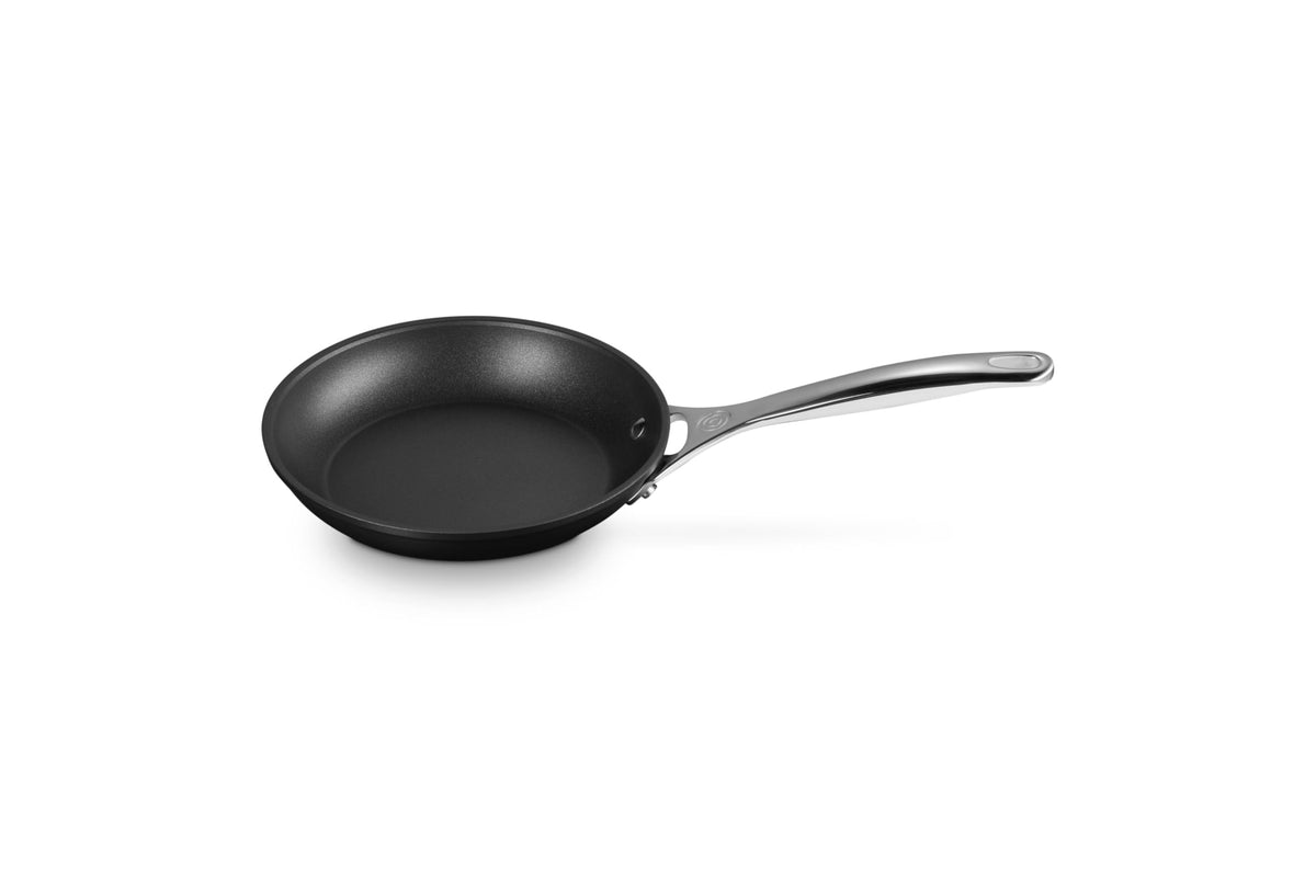 Le Creuset Toughened Nonstick PRO Fry Pan 8-in top view shows even heating and grip.