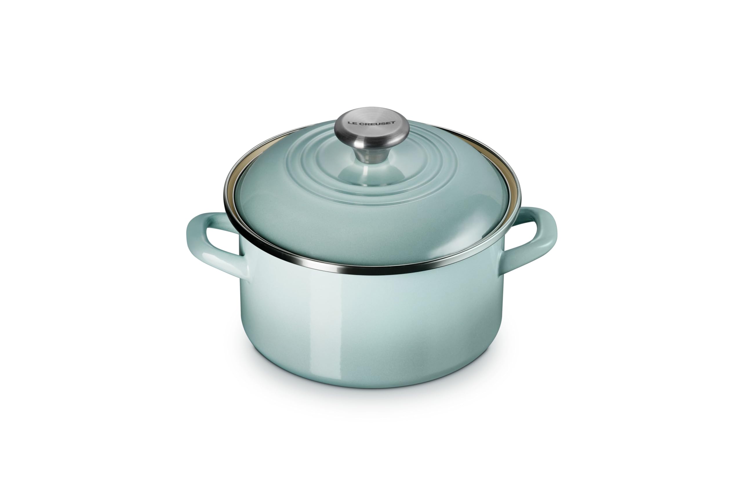 Le Creuset petite stockpot pour action pour sauces et portions petites.